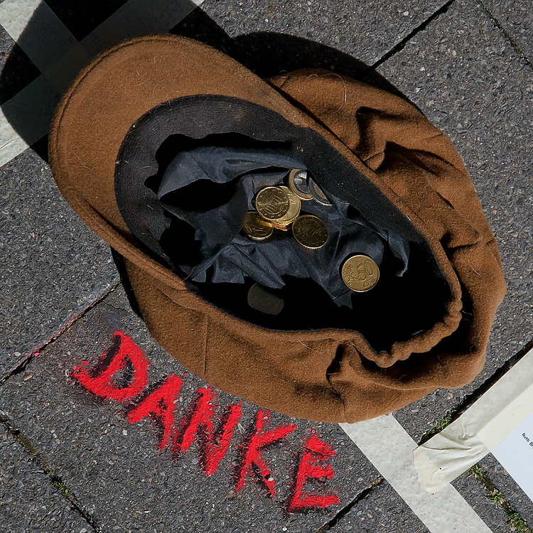 Geldern Straßenmaler D35_9729 als Smart-Objekt-1 Kopie.jpg - Spenden für Kreide  verhelfen den Künstlern weiterhin ihrem Hobby nach zu gehen